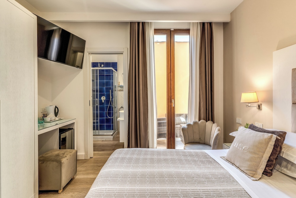 ROOM, QUADRUPLE