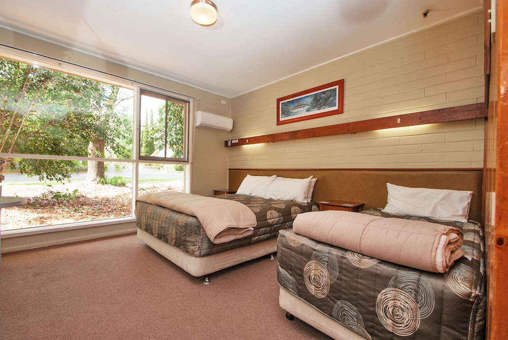 BRIGHT MOTOR INN 23/44