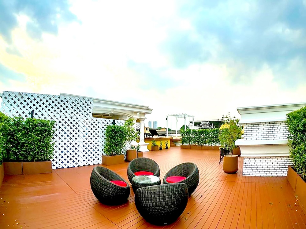 Siri Oriental Bangkok Hotel (ex The Warehouse Bangkok) 46/50
