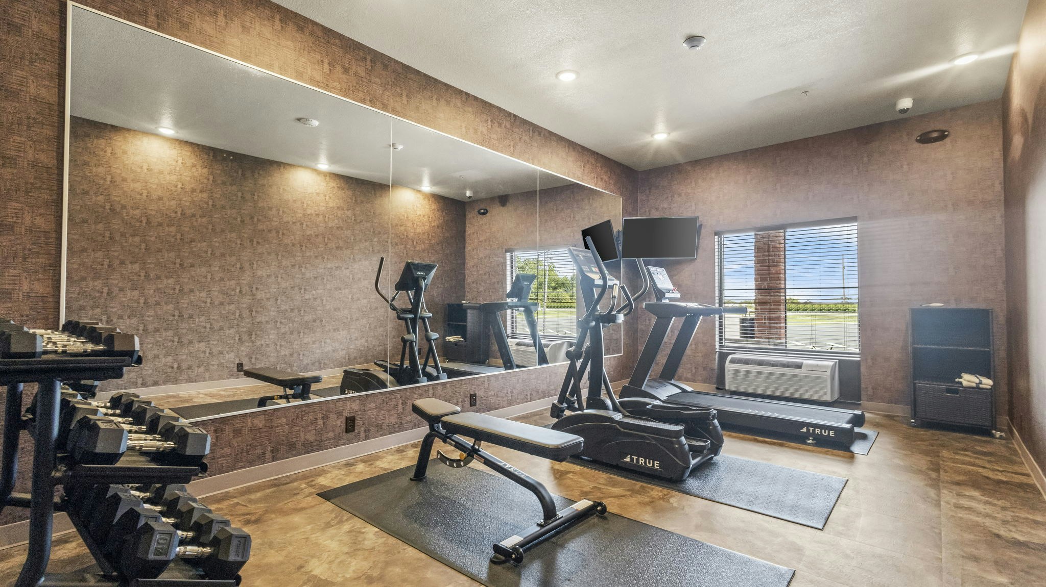 Cobblestone Hotel & Suites - Foley 24/50