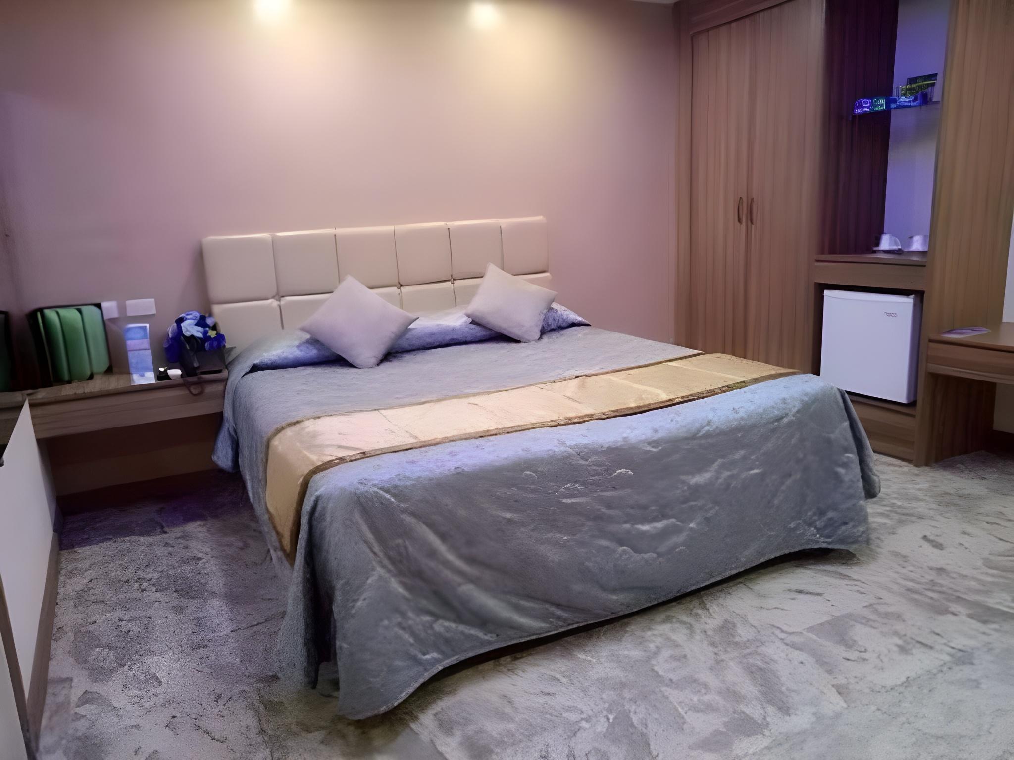 Superior, King Bed, Smoking