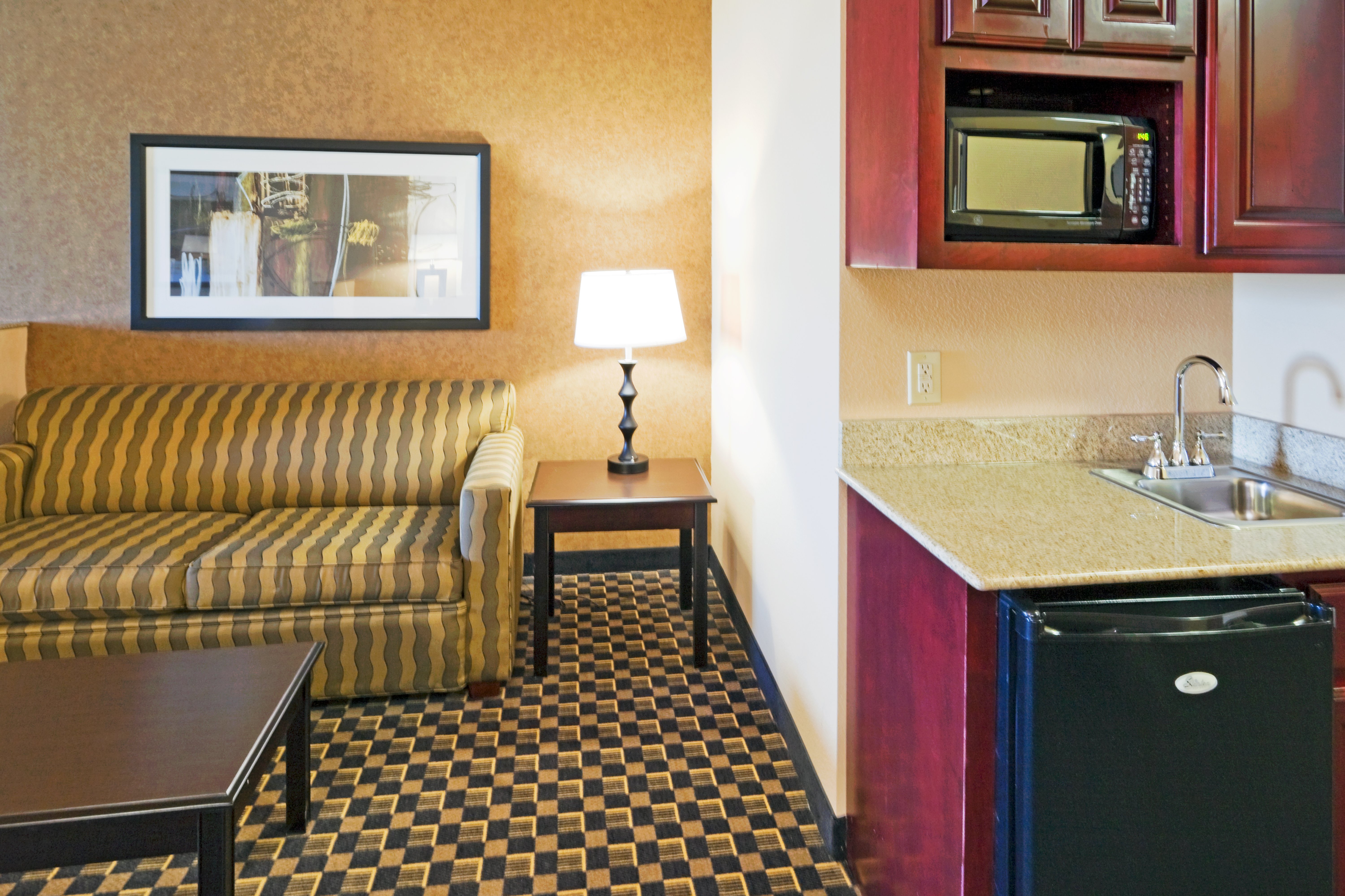 Holiday Inn Express Hotel Suites Ennis 59/70