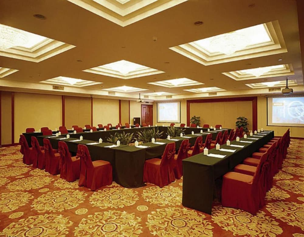 Xinhai Jinjiang Hotel 40/45