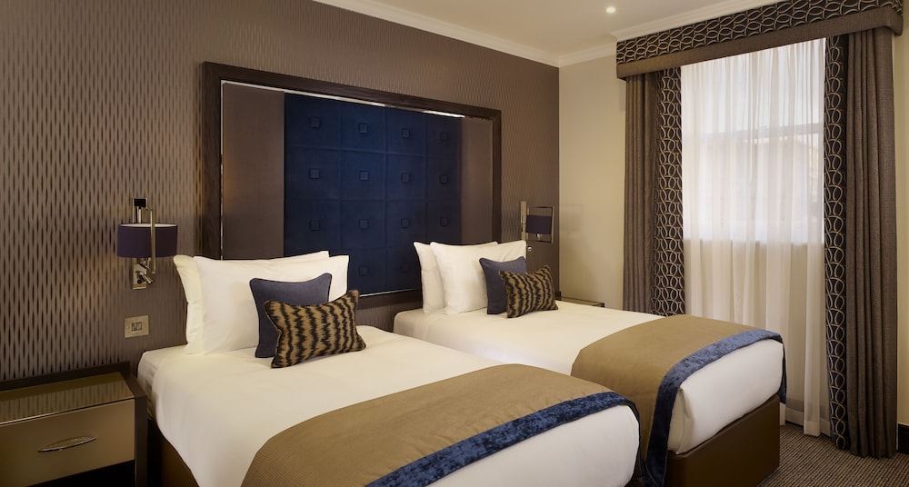 DELUXE, STUDIO, TWIN BEDS