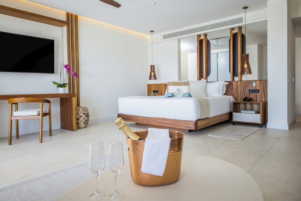 Mirage, Club, Suite, King Bed, Ocean Front, Plunge Pool