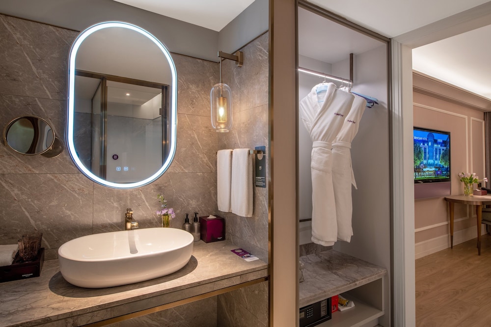 Mercure Chengdu Chunxi 64/65