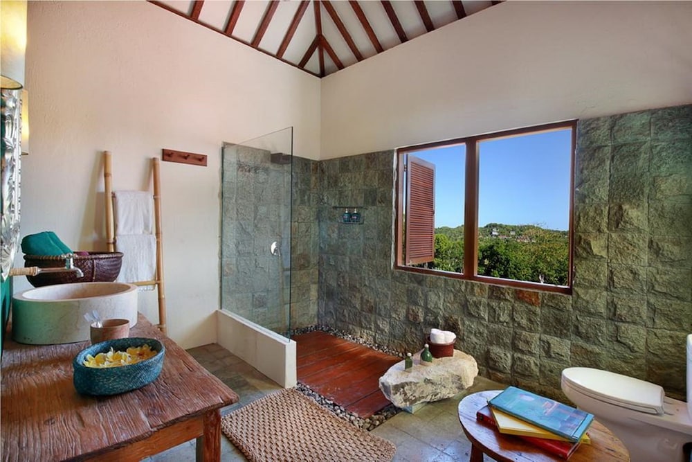 PinkCoco Uluwatu - Constant Surprises & for Cool Adults Only 30/50