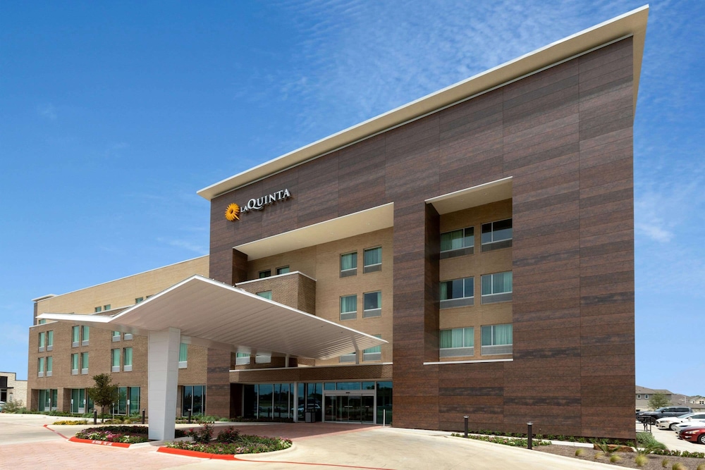 La Quinta Inn and Suites by Wyndham Round Rock East 3/43