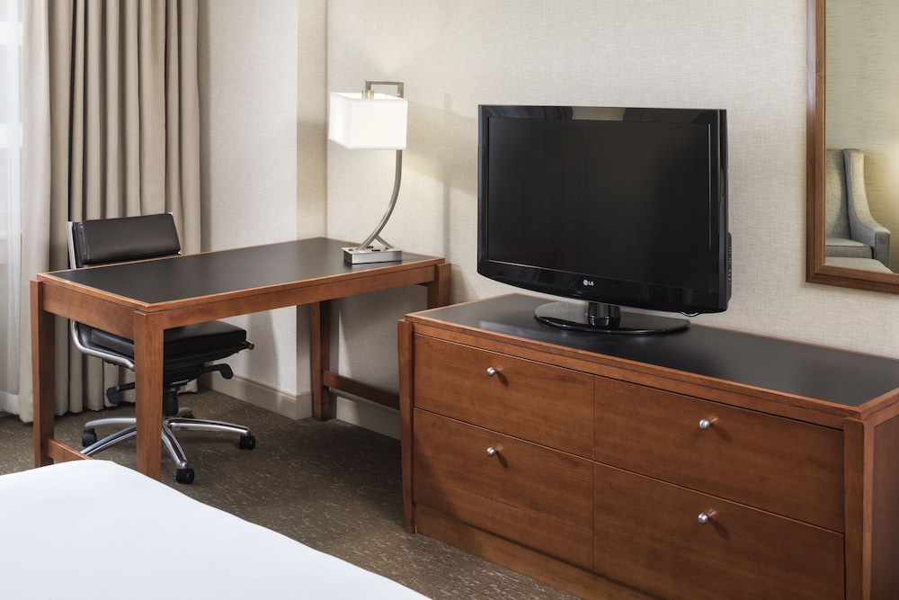 Hyatt Rosemont Near O Hare 55/64