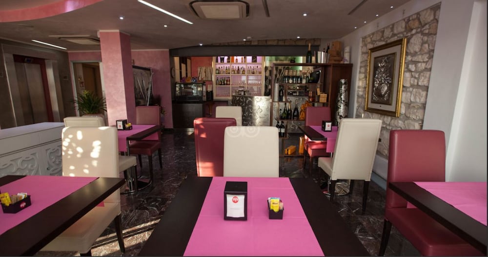 La Grotta Hotel 18/28