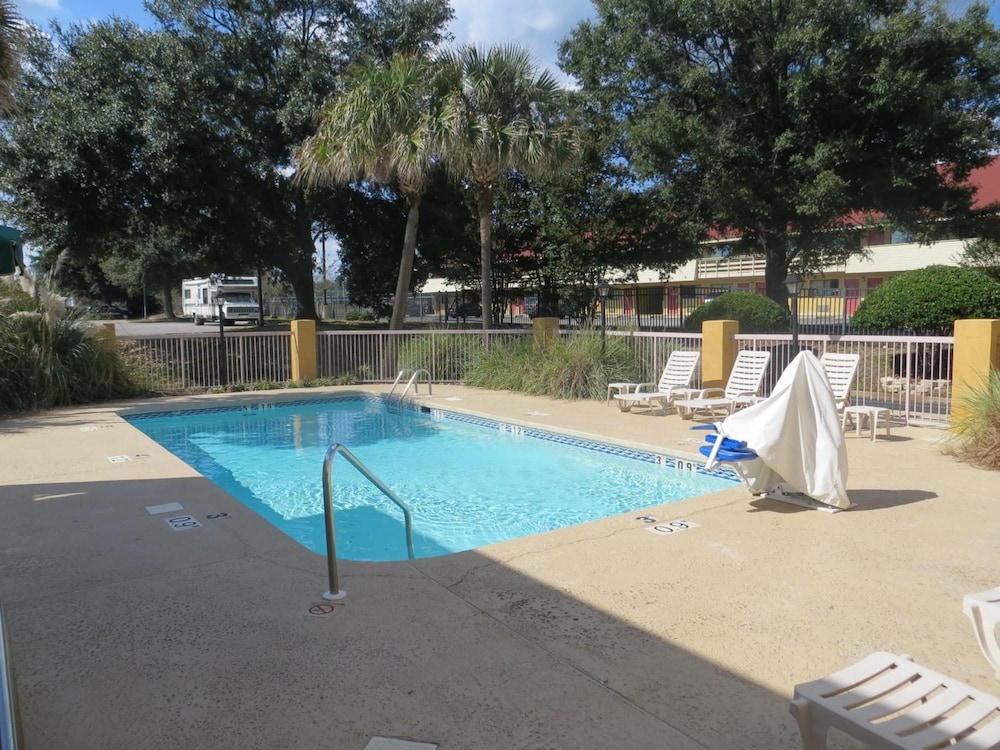 Fairview Inn Suites 44/49