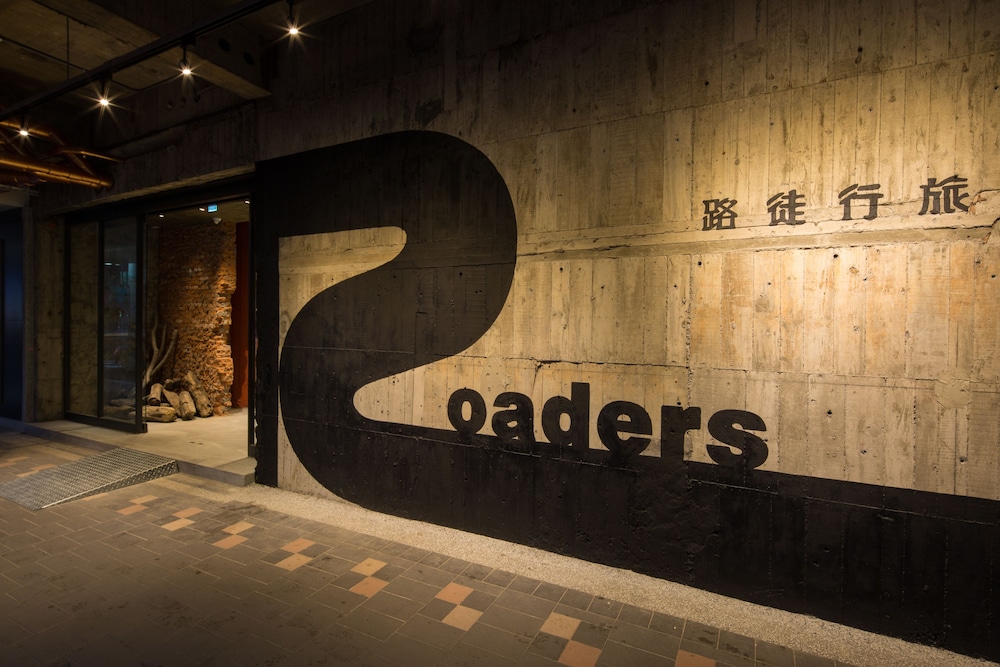 ROADERS HOTEL 3/68