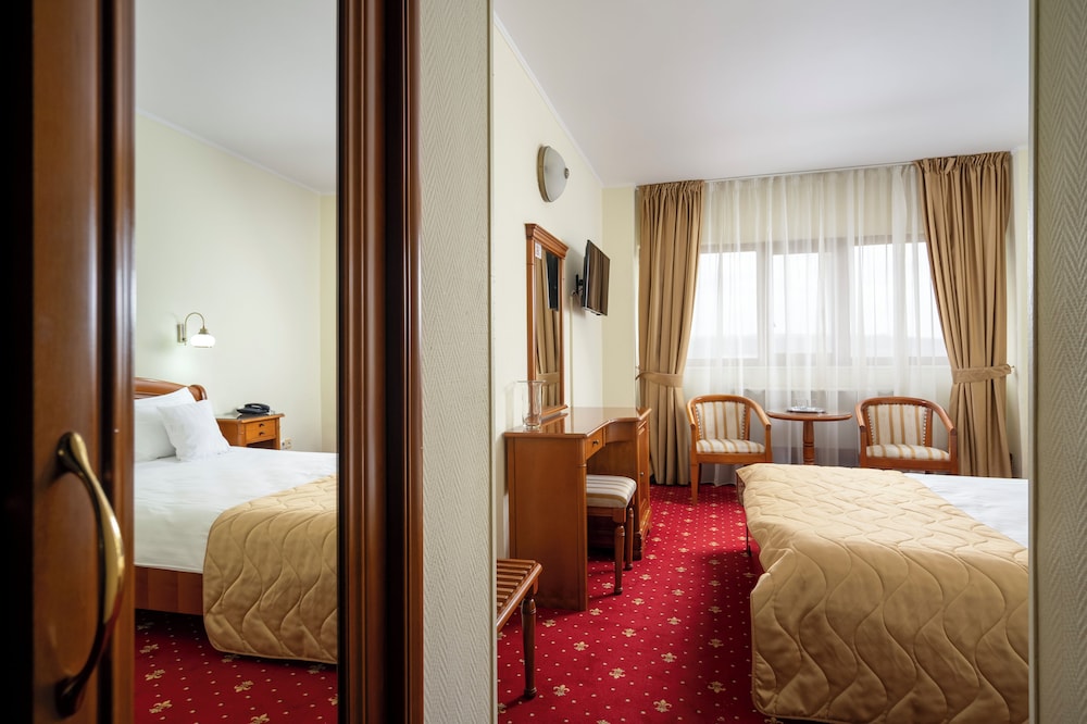 Room, Queen Bed, Palace View، Hotel Moldova 6/8