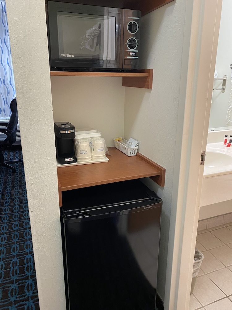 Days Inn & Suites by Wyndham Cambridge 16/30