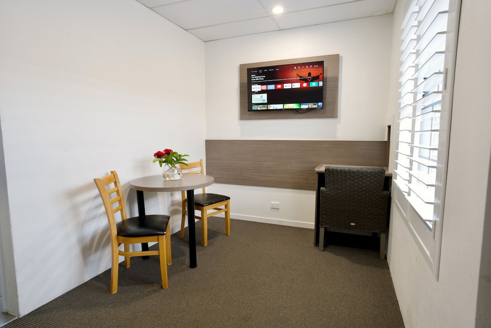 Chalet Motor Inn 34/41