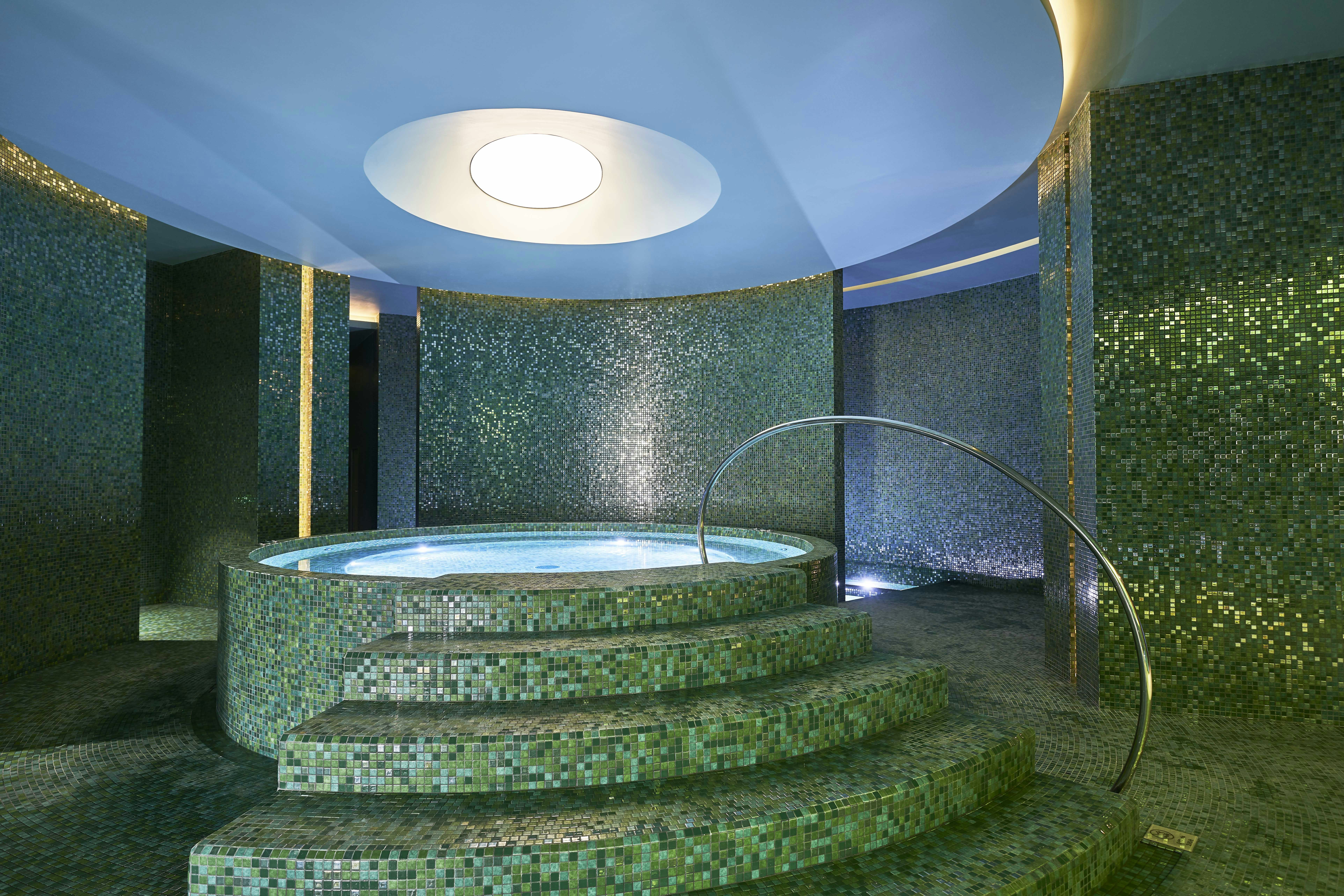 The Reserve by Savoy Signature 36/65