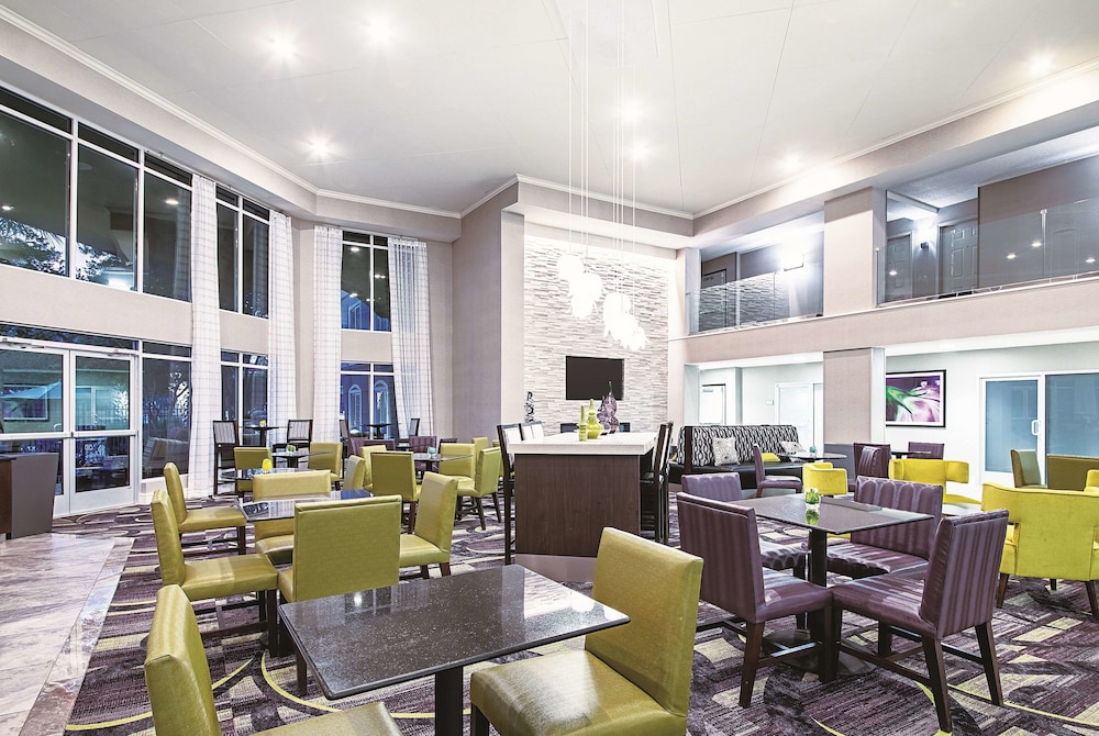 La Quinta Inn & Suites by Wyndham Austin Airport 38/46