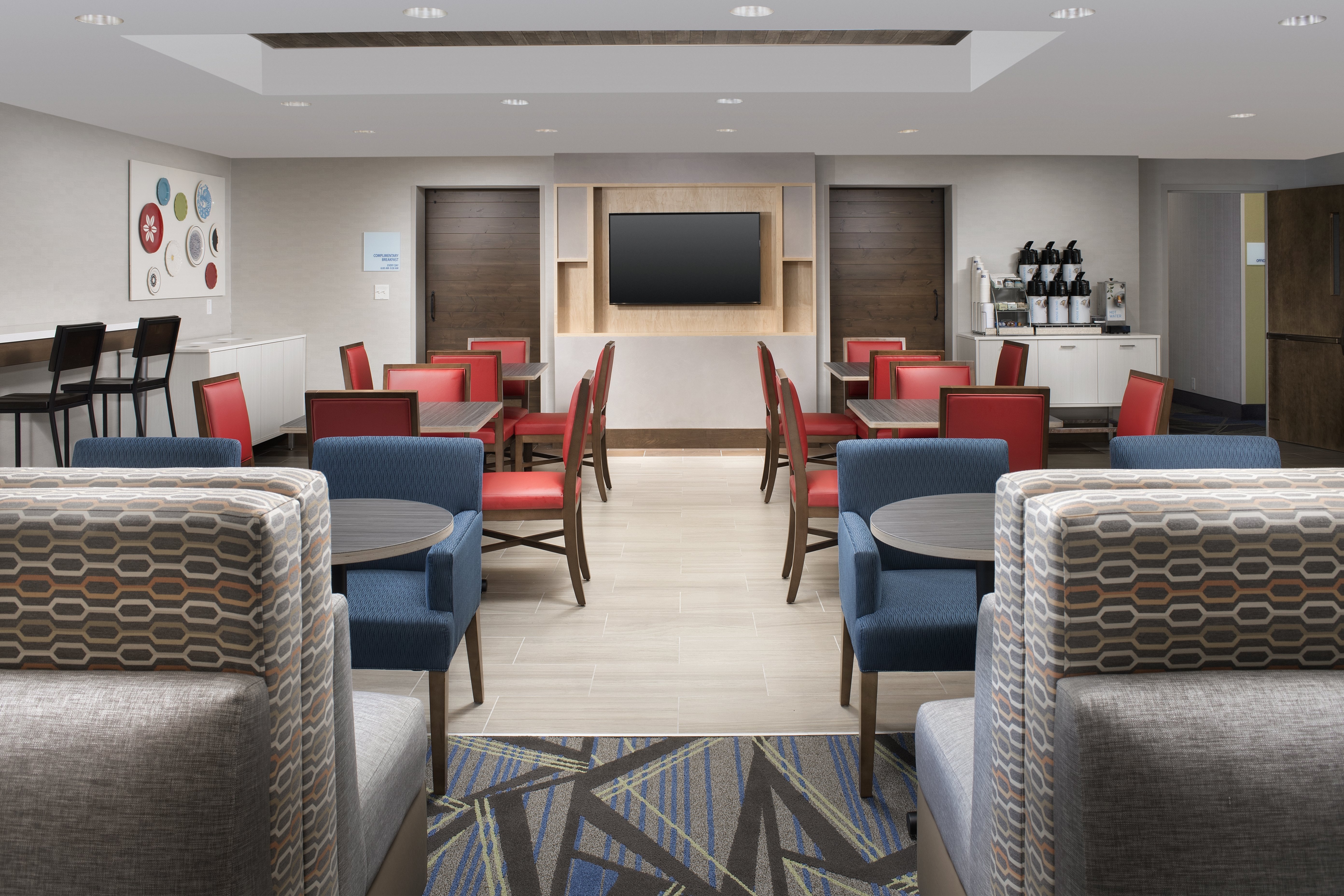 HOLIDAY INN EXPRESS ANDOVER NORTH - LAWRENCE 48/50
