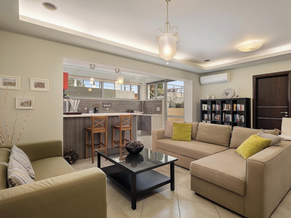 Villa Athinais 13/40