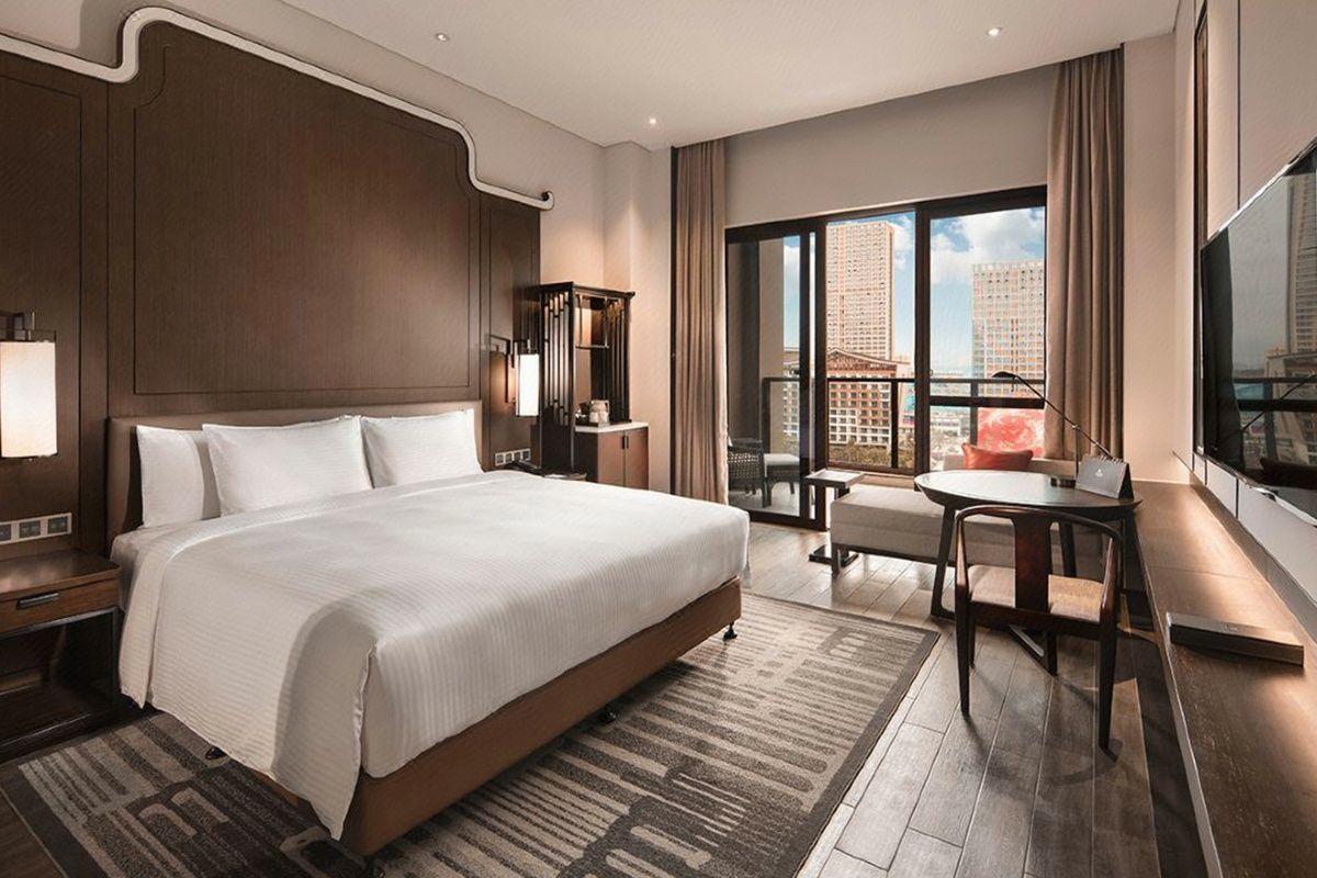 Executive, Queen Bed