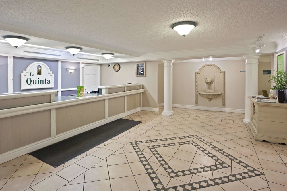 La Quinta Inn Omaha West 7/29