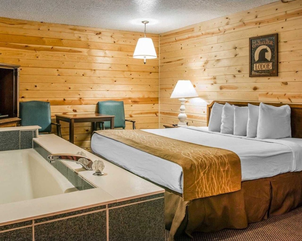 Cabins of Mackinaw 13/53
