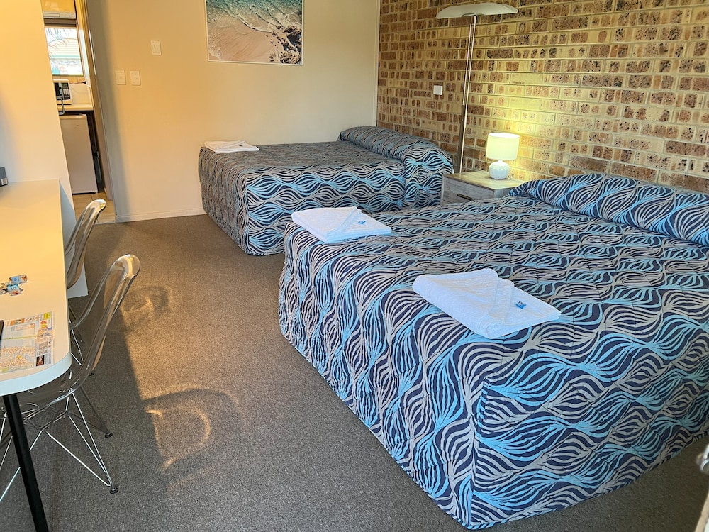 Golden Beach Motor Inn 26/45