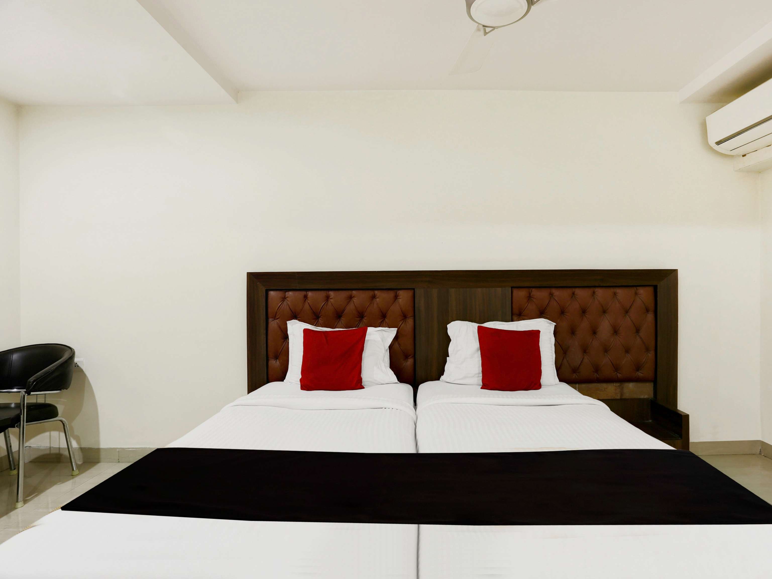 OYO 9003 Deccan Inn 14/42