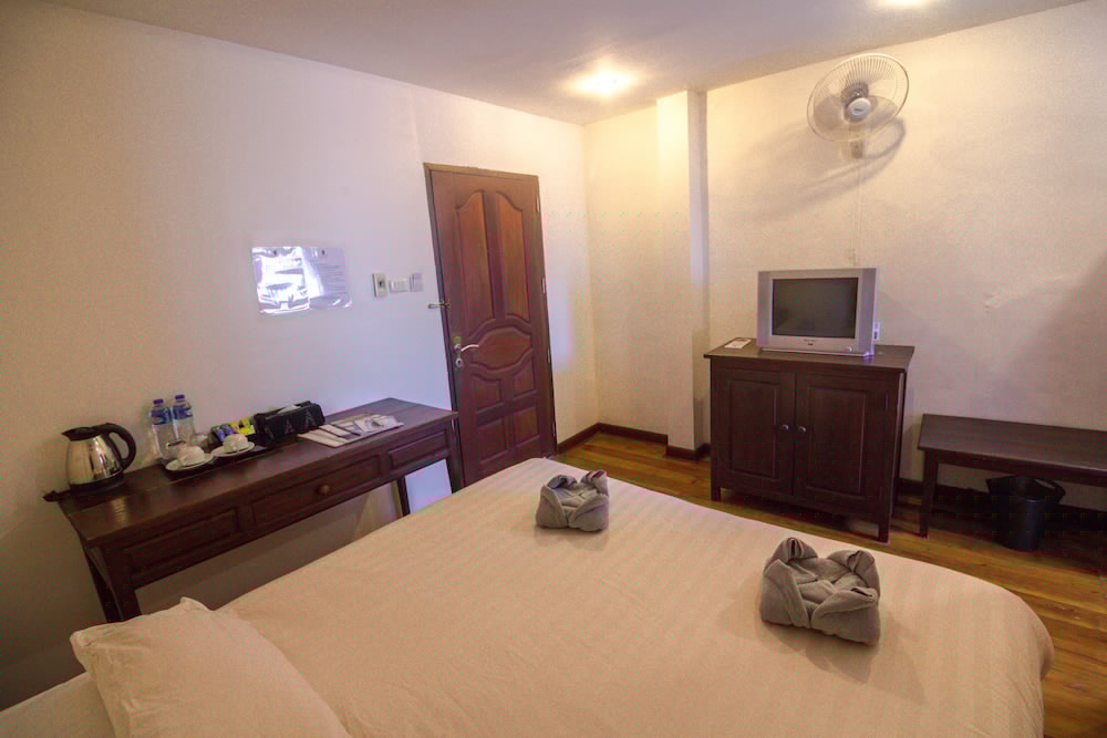 Silver Naga Hotel 35/58