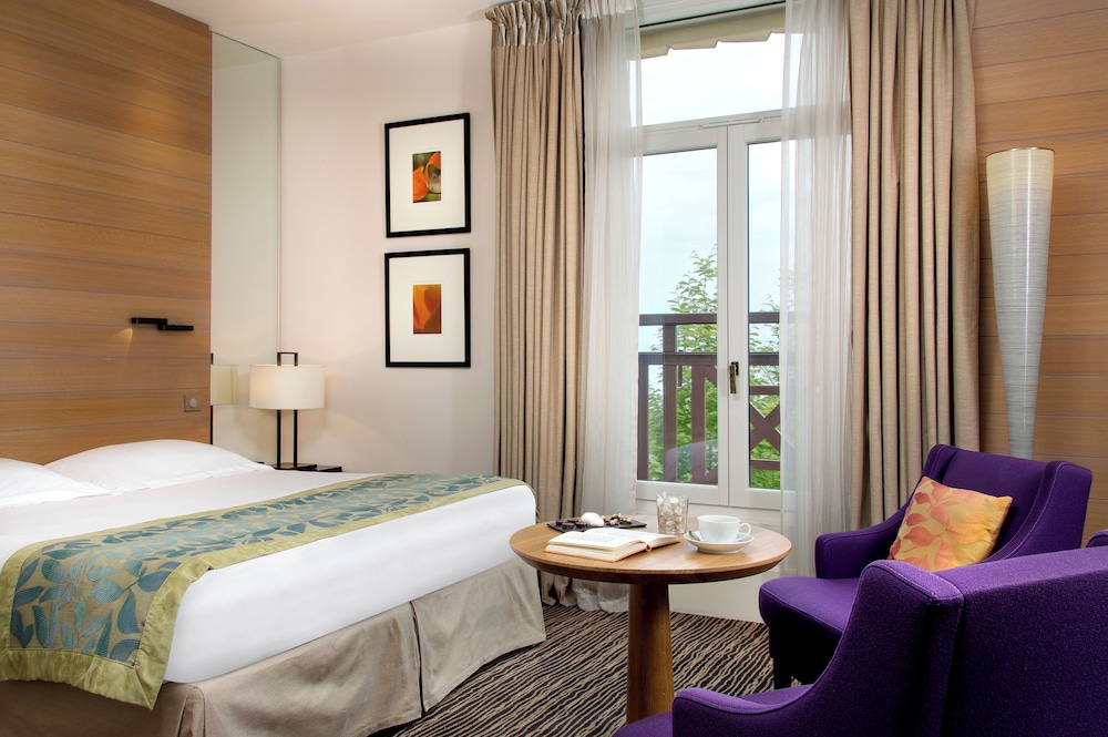 Privilege, King Bed, South View