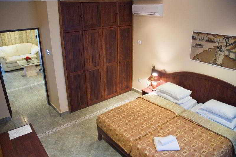 Studio, Single