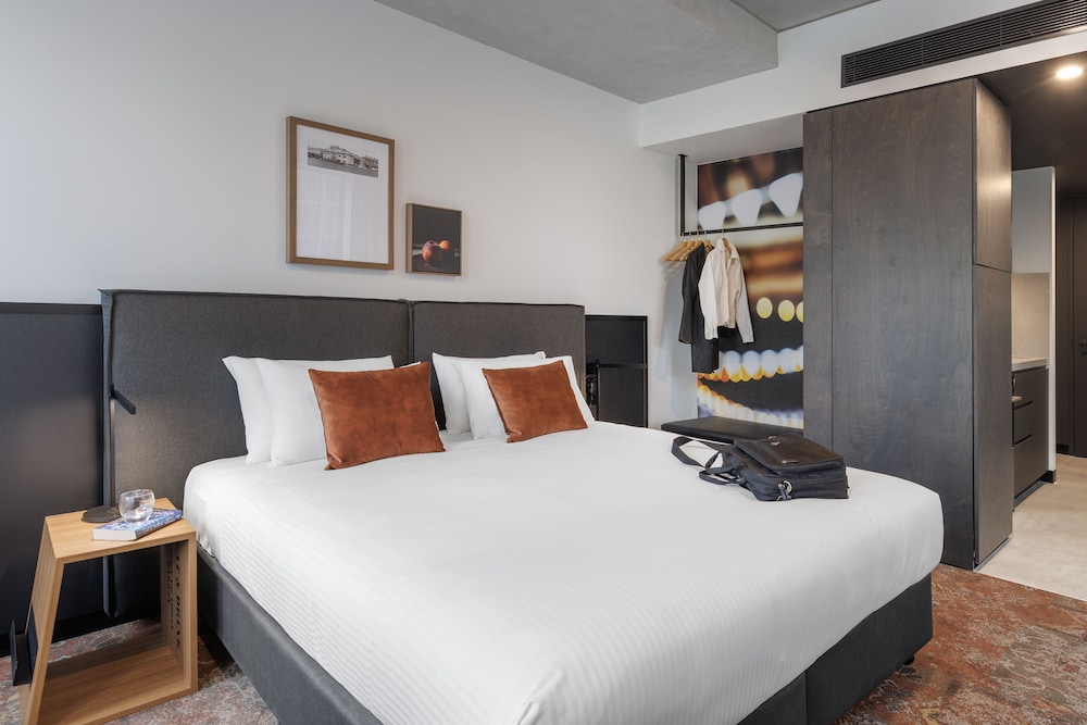 COMFY, KING BED, ACCESSIBLE