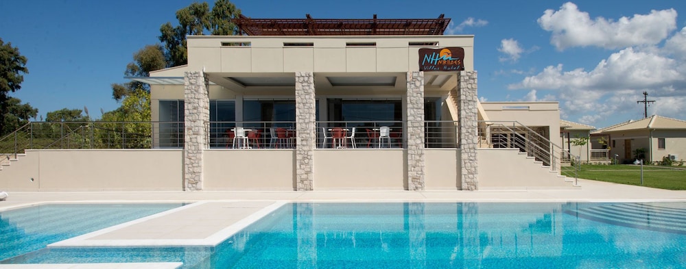 Niriides Luxury Villas 2/50