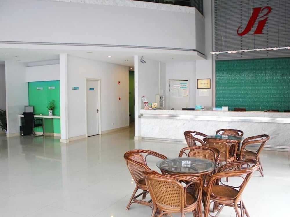 Jinjiang Inn (Suzhou baodai ditiezhan dian) 4/33