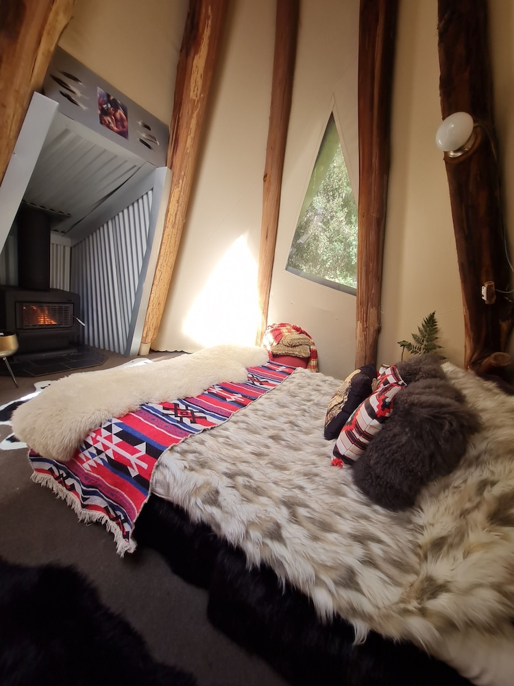 HUON BUSH RETREATS 16/50
