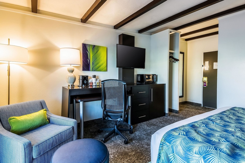 Oasis Hotel & Conv. Center, Ascend Hotel Collection 18/38