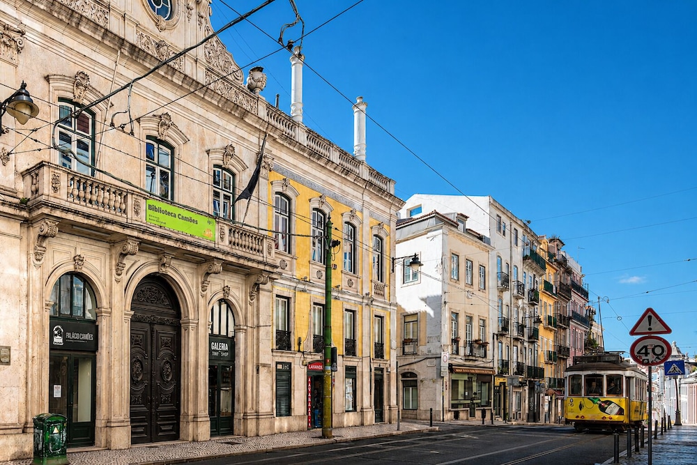 Palacio Camoes Lisbon Serviced Apartments 39/50