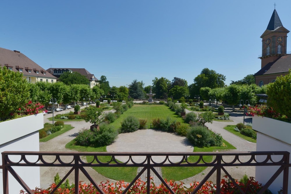 Kurpark-Hotel Bad Durkheim 41/43