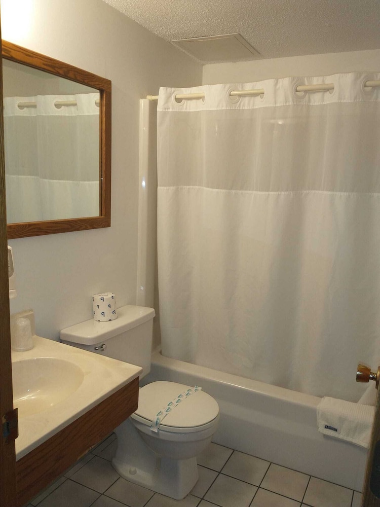 Sauk River Inn & Suites, a Travelodge by Wyndham 15/42