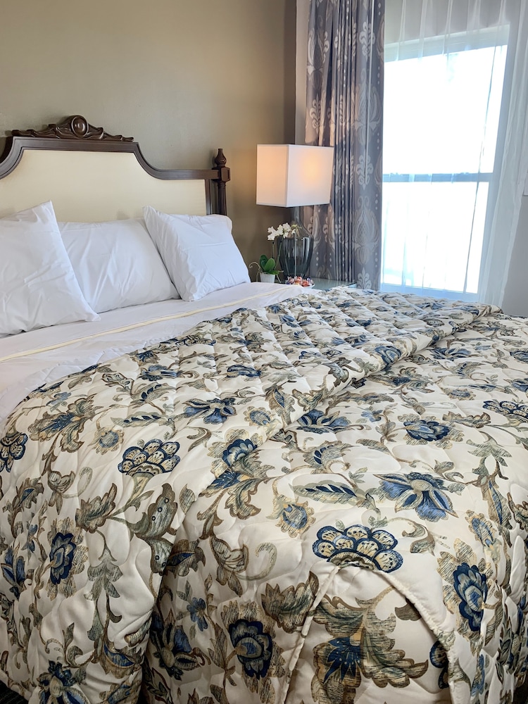 Traditional, King Bed, Bay View, Accessible