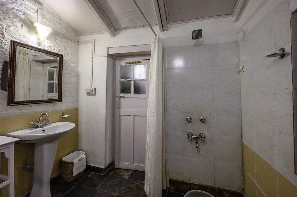 Neemrana's - Ramgarh Bungalows 16/60
