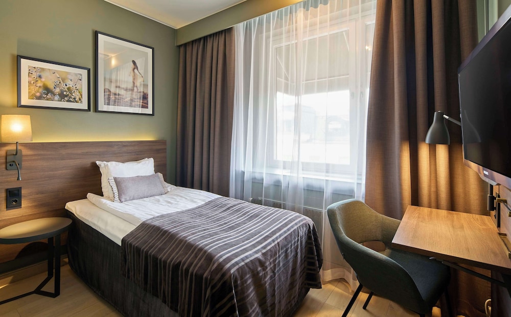 ROOM, SINGLE
