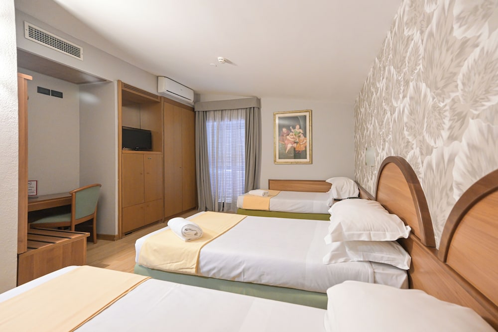 Hotel L'Aquila 3/19