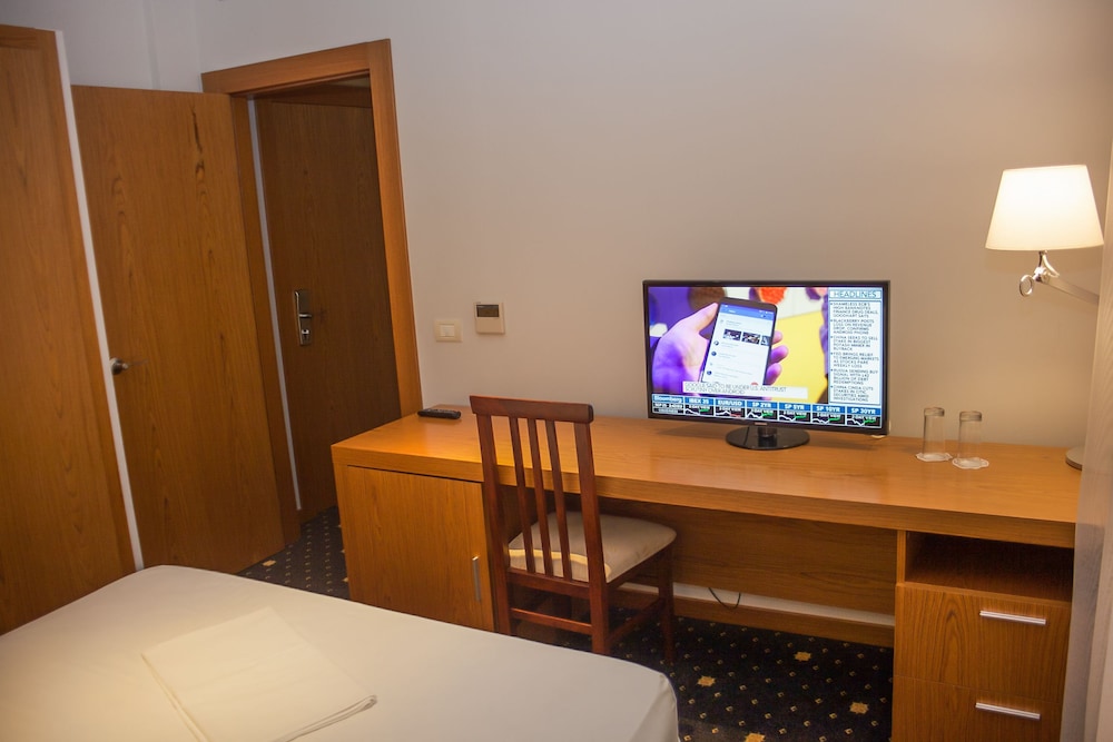 Agimi And S Hotel 42/55