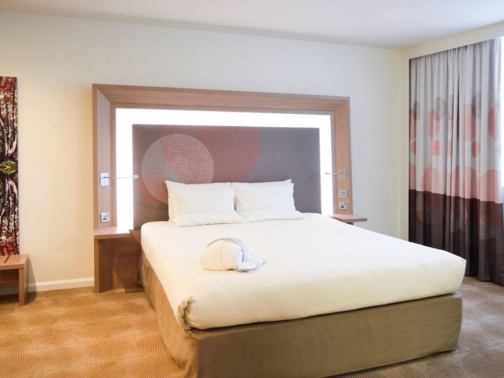 Novotel London Brentford 13/79