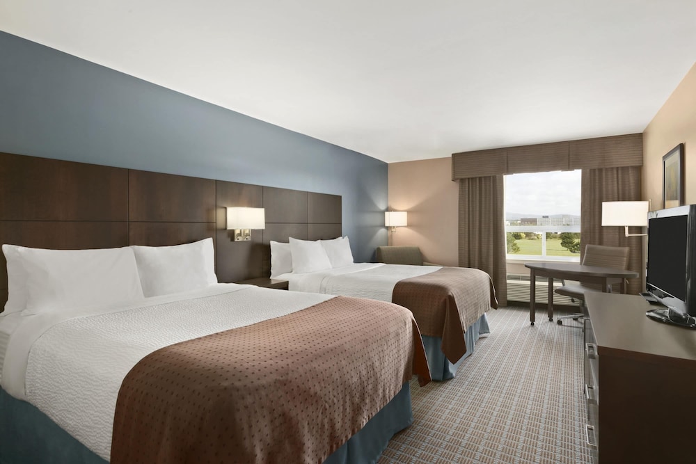 غرفة بسريرين كوين، Days Inn Stephenville 2/3