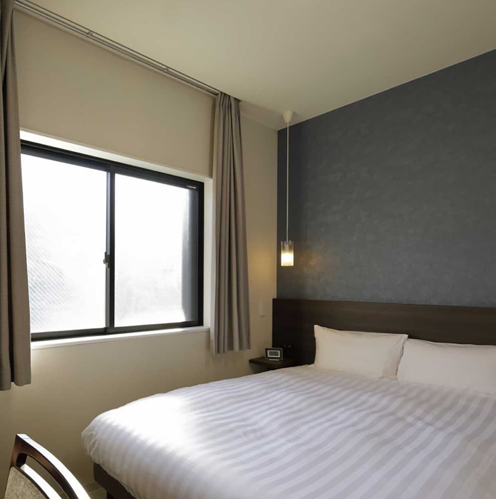ROOM, DOUBLE BED