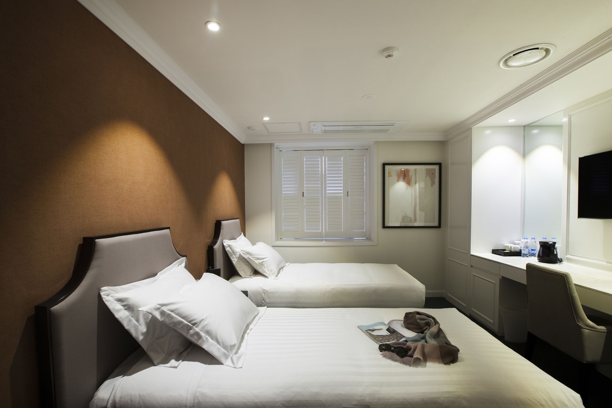 DELUXE, TWIN BEDS