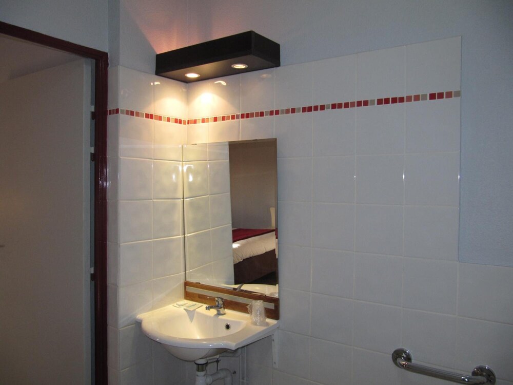 Brit Hotel Essentiel Sete Balaruc 49/50