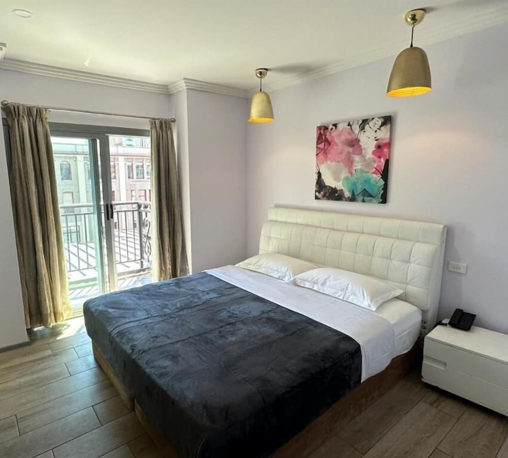 PREMIUM, KING BED, BALCONY